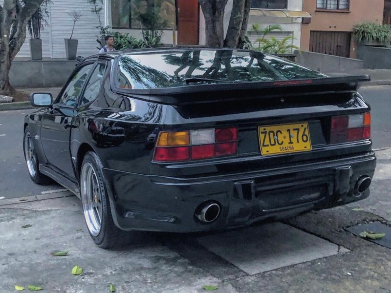 Porsche 944